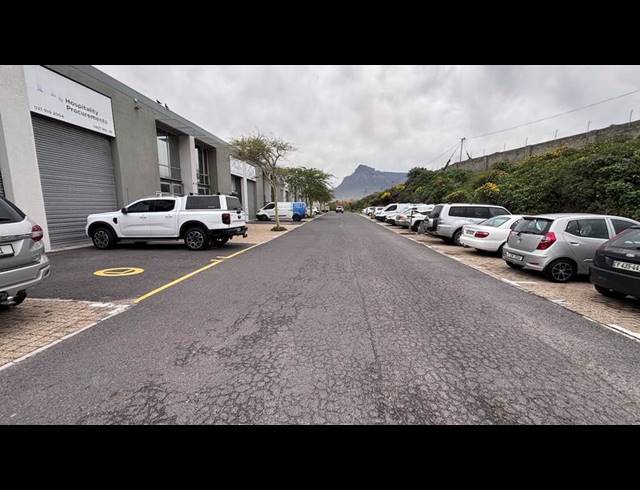 BUSINESS PROPERTY TO RENT IN NORTHGATE ISLAND